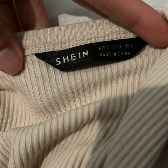 Beige SHEIN cropped tank top - Picture 3 of 3